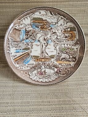 Vintage Yellowstone National Park Decorative Souvenir Plate Collector